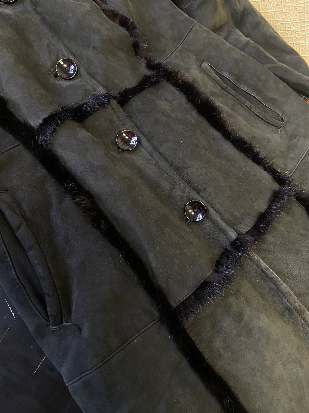 Vintage 90's Women Sheepskin Coat in BlackA0857