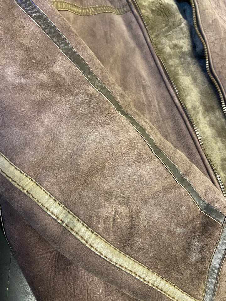 Vintage 90's Men Sheepskin Coat in BrownZ448