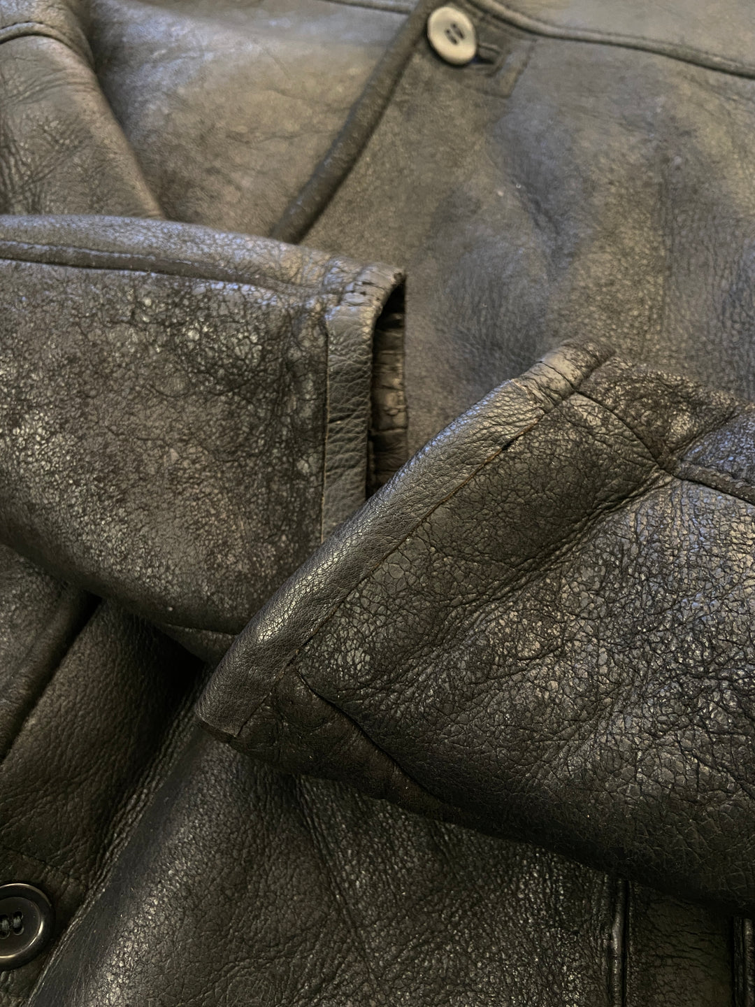 Vintage 90's Men Sheepskin Coat in BlackZ2371