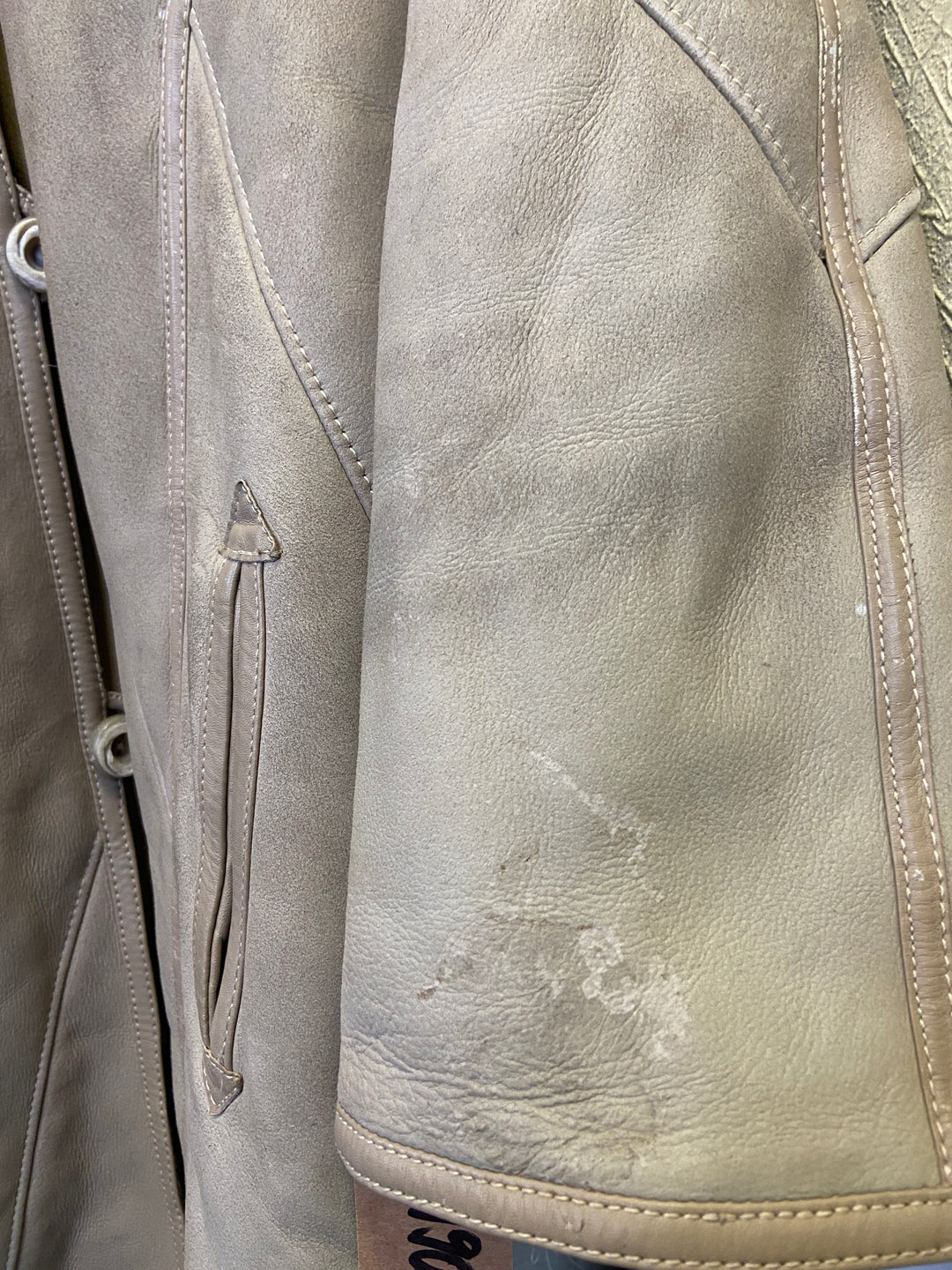 Vintage 80's Women Sheepskin Coat in BeigeV9080