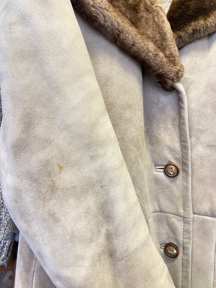Vintage 70's Women Sheepskin Coat in BeigeA1108
