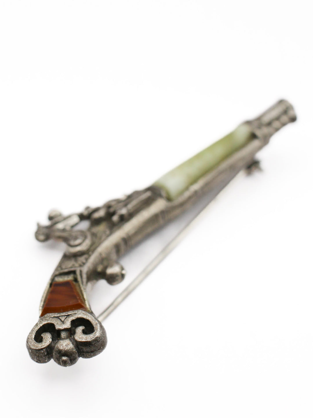 1930s Scottish Agate Gun Brooch – Antique Silver-Tone Pistol Pin