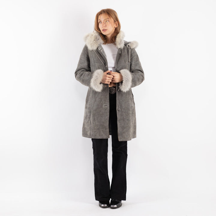 Vintage 90's Women Hooded Sheepskin Coat in Gray