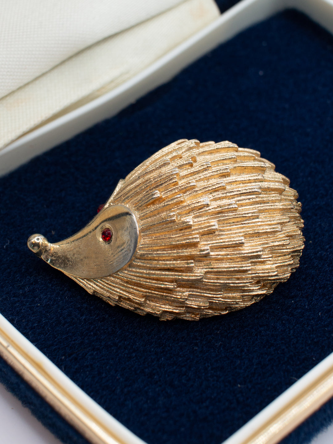 Vintage 70's Brooch in Gold