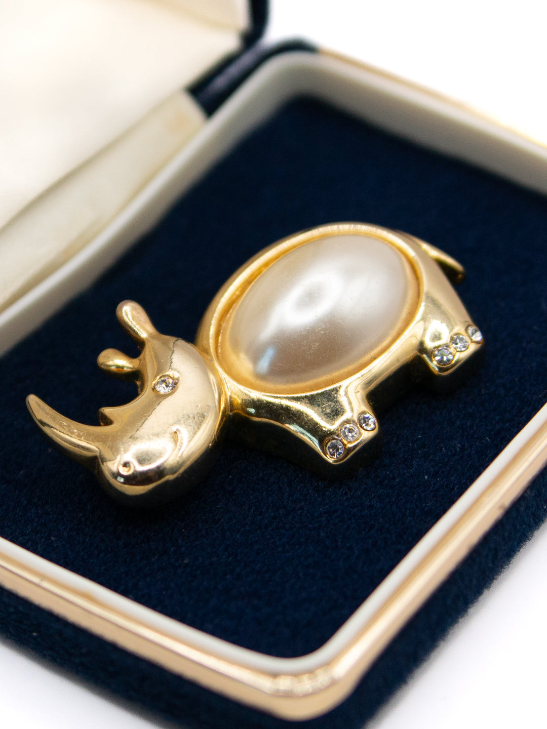 Vintage 80's Brooch in Gold