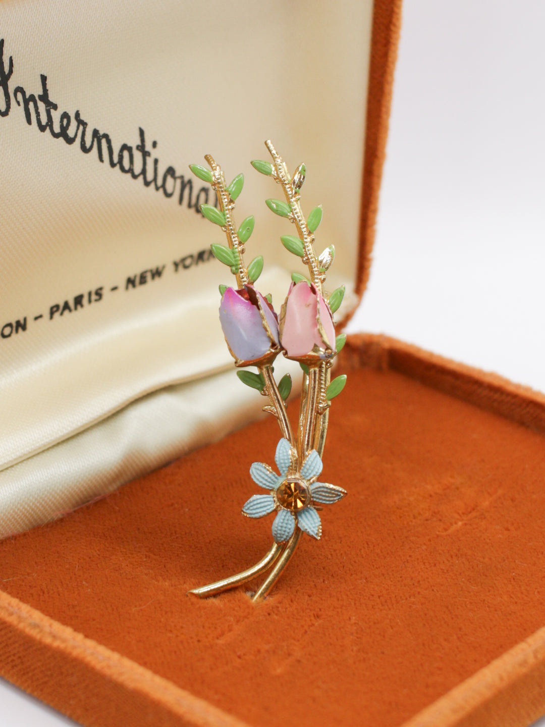 Vintage 50's Brooch in Gold