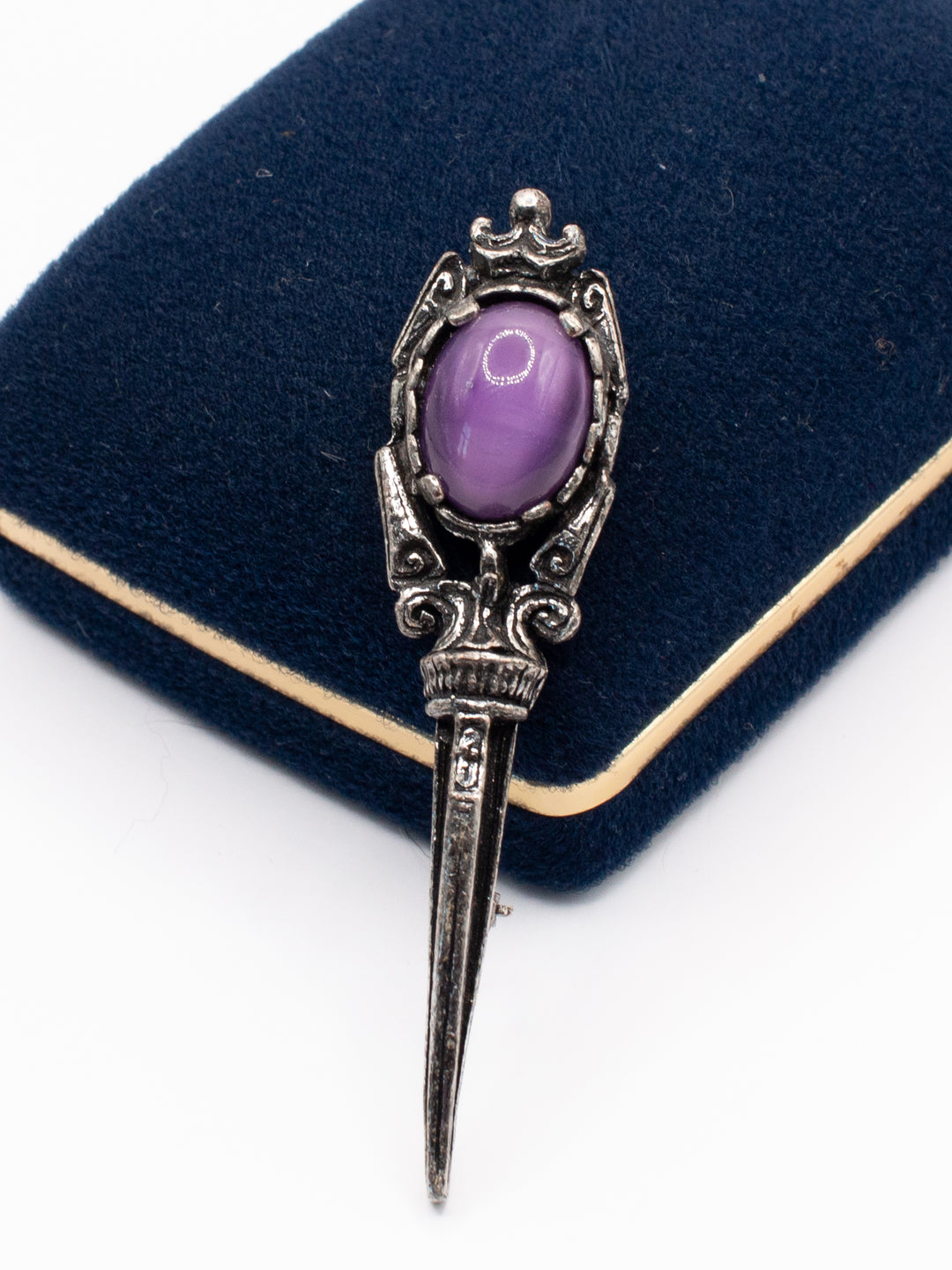Vintage 60's Brooch in Purple