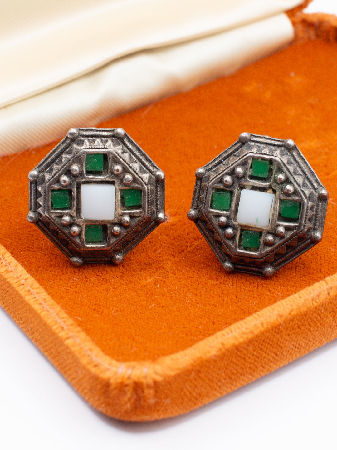 Vintage 60's Clip-on Earrings in Green