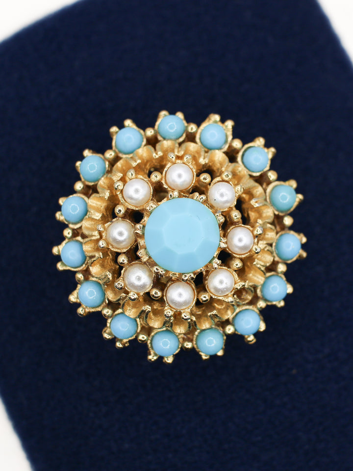 Vintage 60's Brooch in Gold