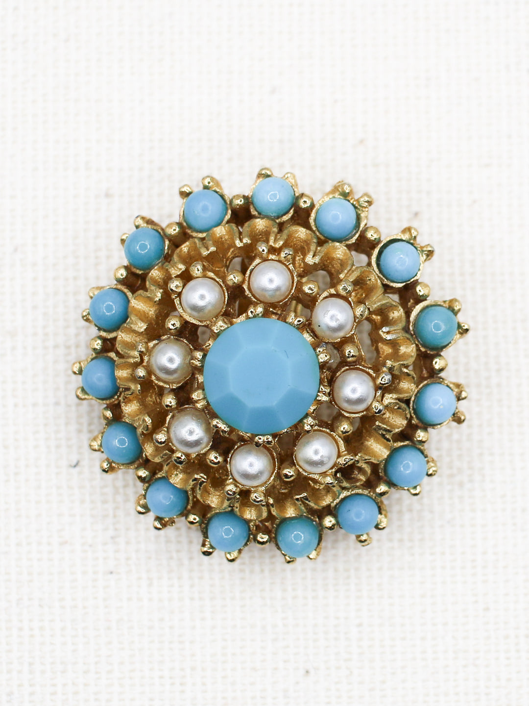 Vintage 60's Brooch in Gold