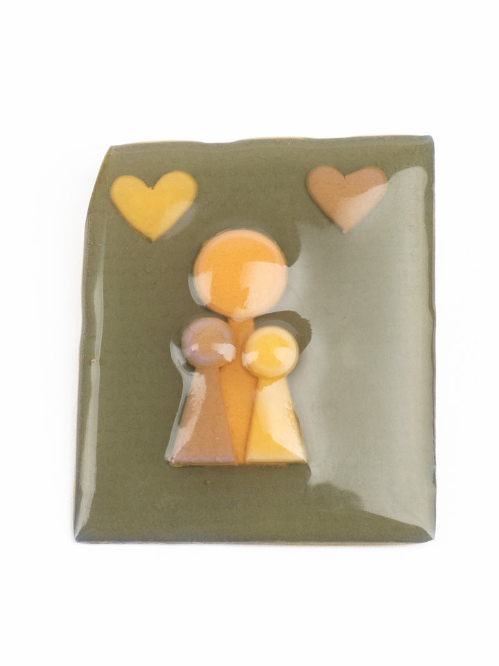 Vintage 90s Lucinda People Pins Brooch – Olive Green Resin Family Heart Pin