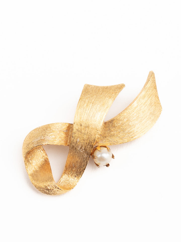 Vintage 60s Gold-Tone Ribbon Brooch with Faux Pearl – Midcentury Bow Pin