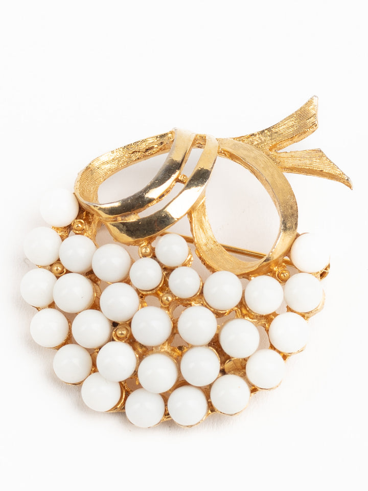 Vintage 50s REJA White Bead Bow Brooch – Gold-Tone Midcentury Cluster Pin