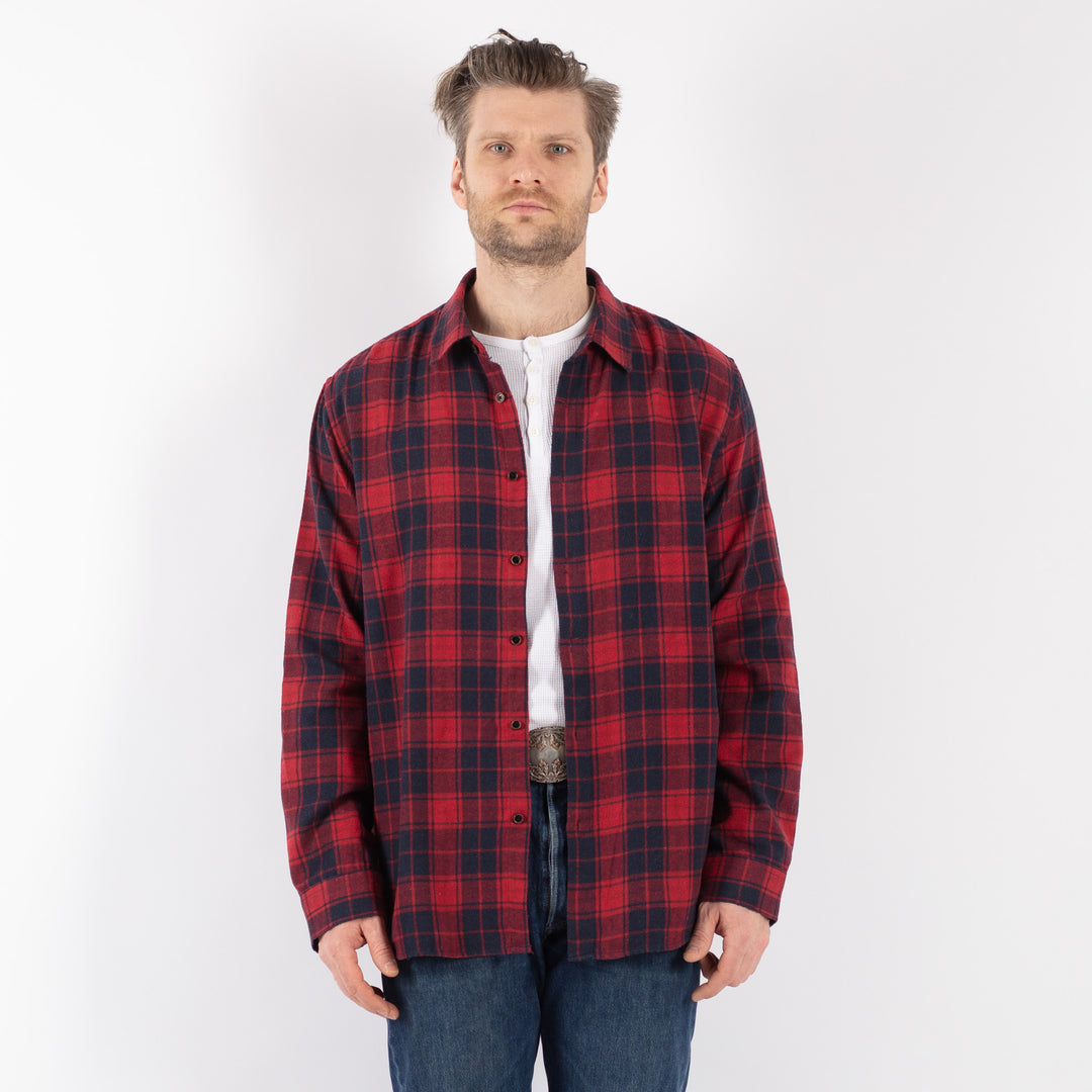 Online Vintage Store Vintage 90's Men Plaid Flannel Shirt in Red