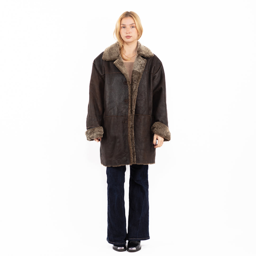Vintage 90's Women Oversized Sheepskin Coat in Brown