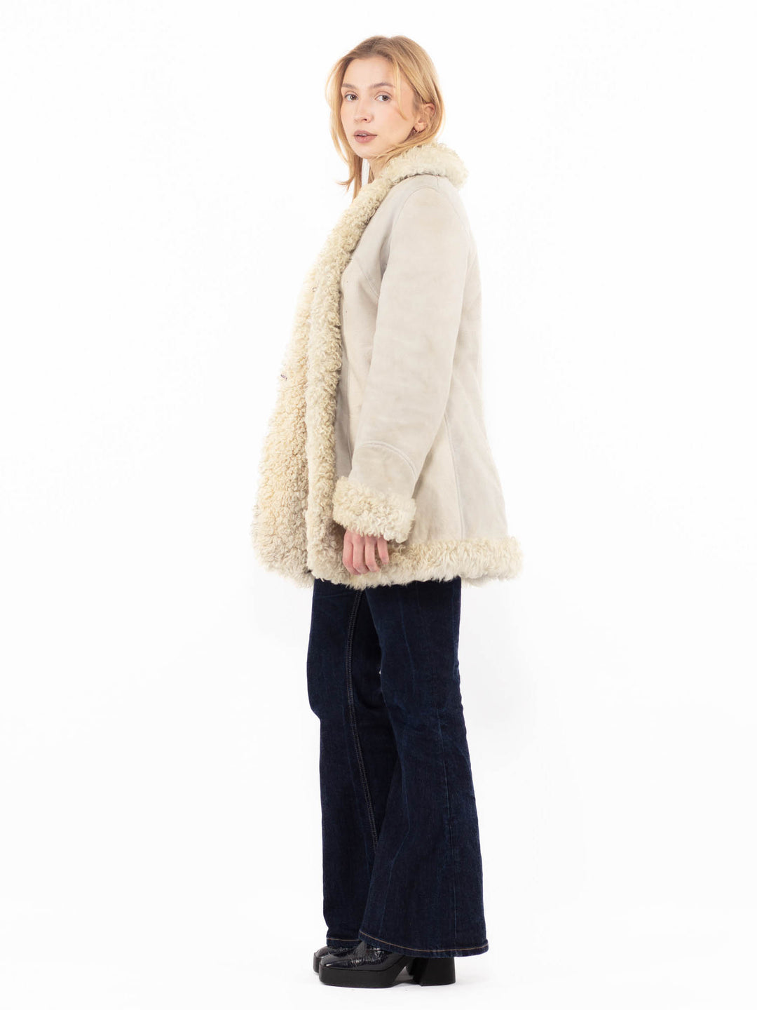 Vintage 70's Women Sheepskin Coat in BeigeA1122