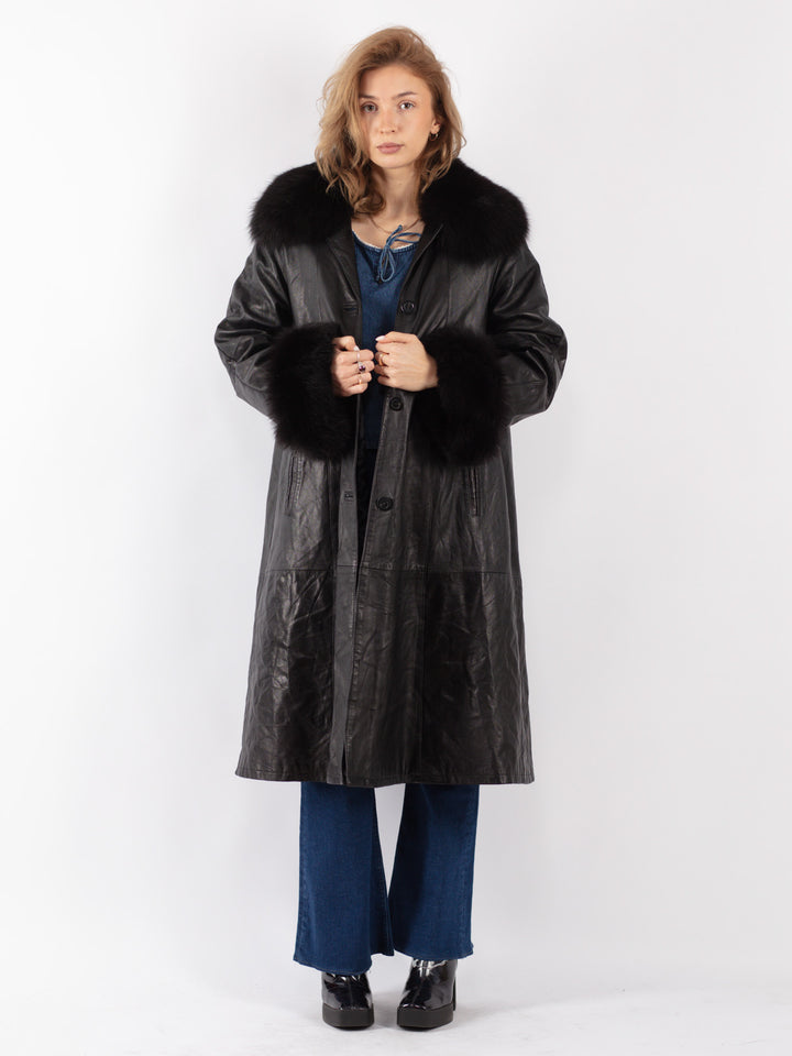 Vintage 70's Women Leather Coat in Black