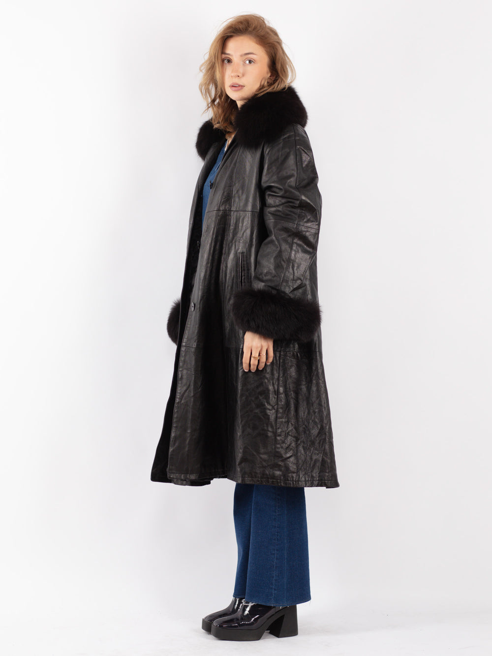Vintage 70's Women Leather Coat in Black