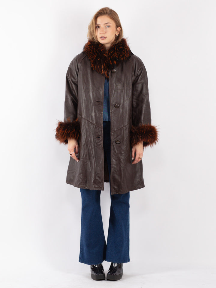 Vintage 70's Women Leather Coat in Brown