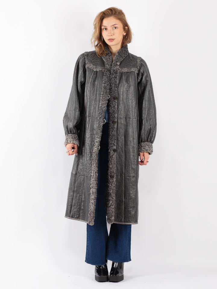 Vintage 70's Women Sheepskin Coat in Gray