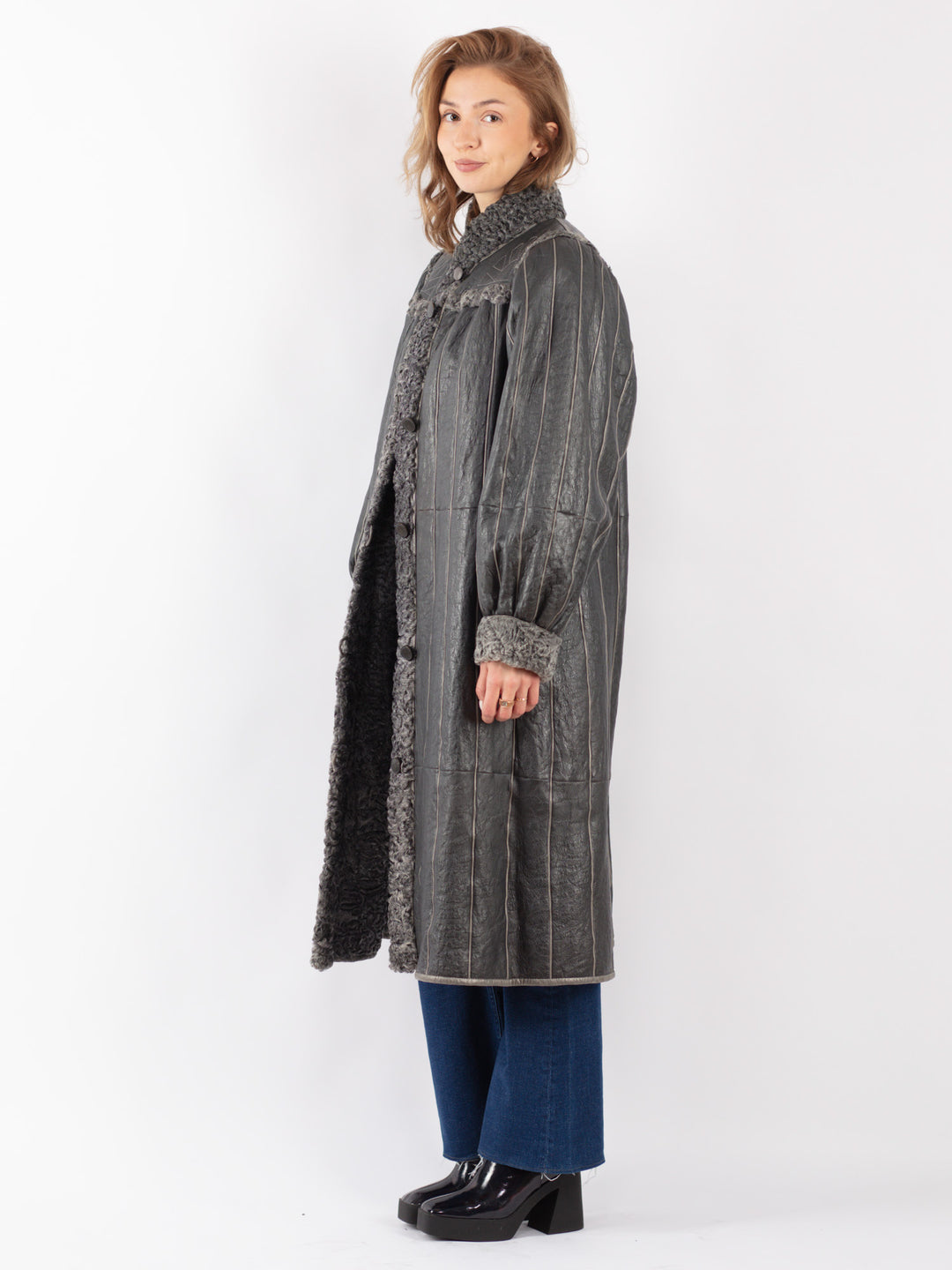 Vintage 70's Women Sheepskin Coat in Gray