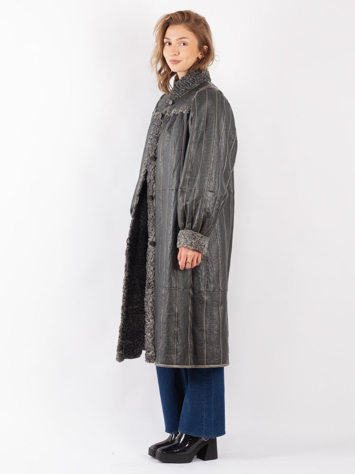 Vintage 70's Women Sheepskin Coat in Gray