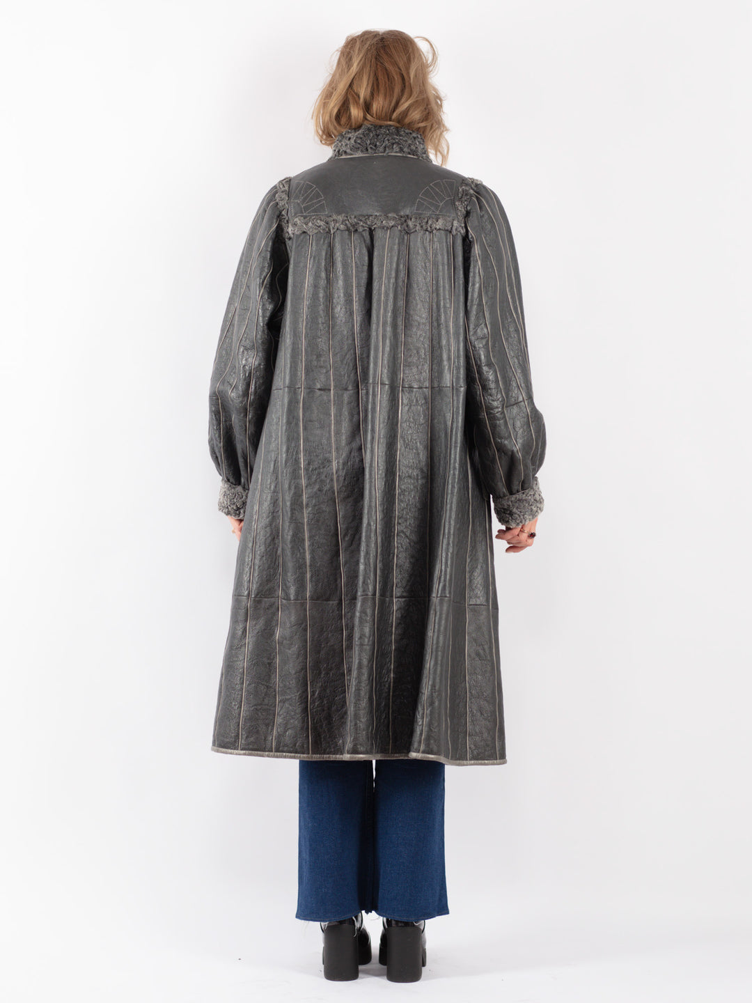 Vintage 70's Women Sheepskin Coat in Gray