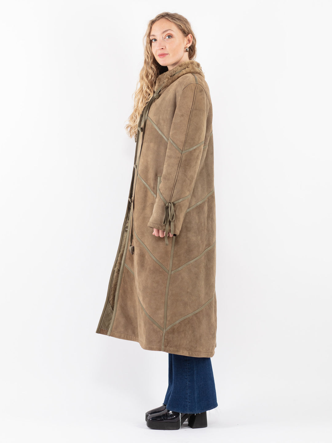 Vintage 70's Women Sheepskin Coat in Beige