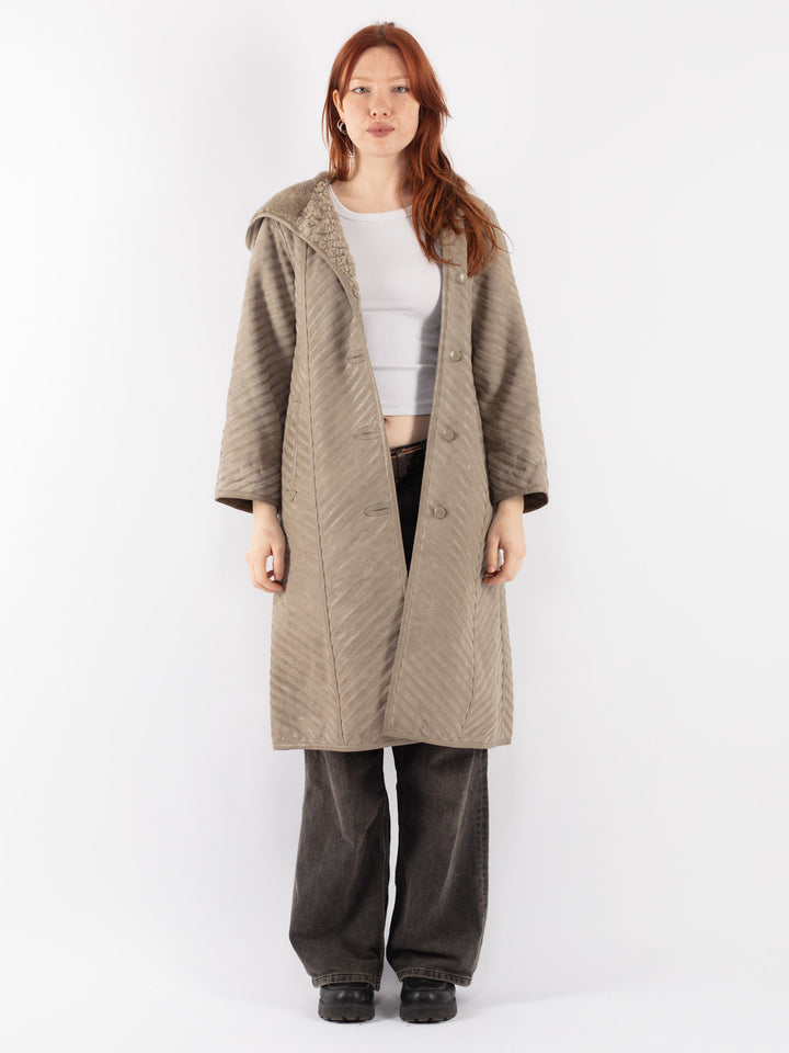 Vintage 70's Women Sheepskin Coat in Beige