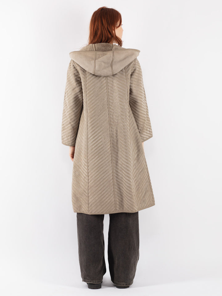 Vintage 70's Women Sheepskin Coat in Beige