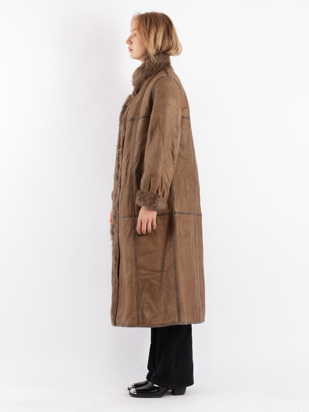 Vintage 70's Women Sheepskin Coat in Beige