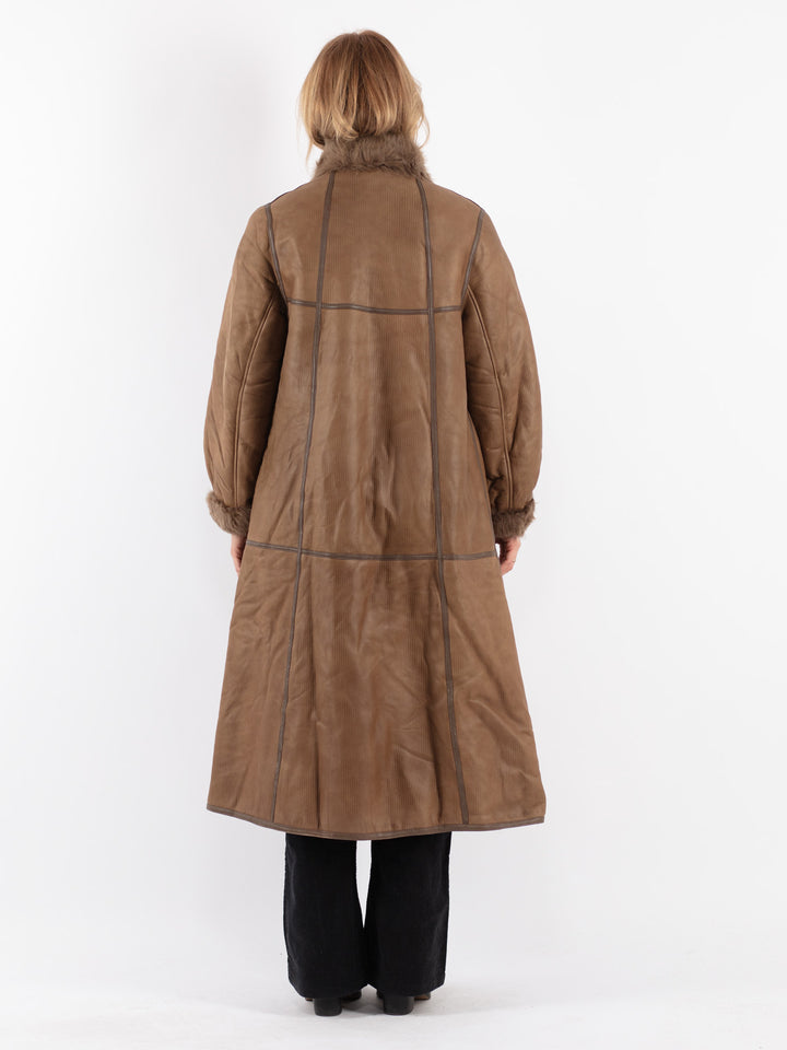 Vintage 70's Women Sheepskin Coat in Beige