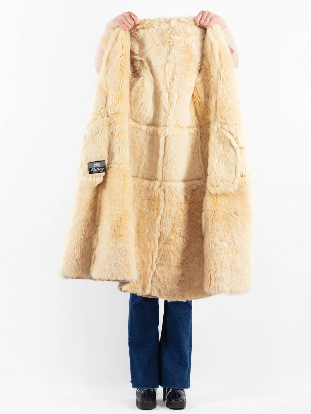 Vintage 70's Women Sheepskin Coat in BeigeV9871