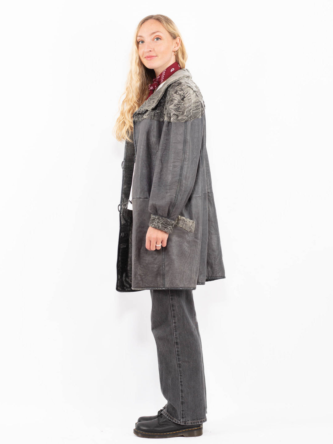 Vintage 70's Women Sheepskin Coat in GrayA0619