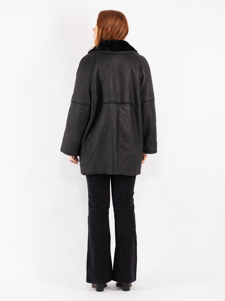 Vintage Women Sheepskin Shearling Coat in Black