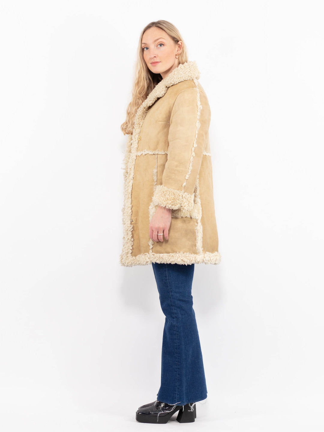 Vintage 70's Women Sheepskin Coat in BeigeA1036