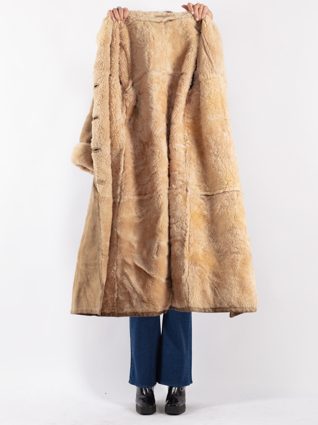 Vintage 70's Women Sheepskin Coat in Beige