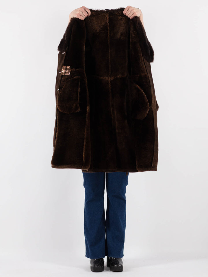 Vintage 70's Women Sheepskin Shearling Coat in BrownV9419
