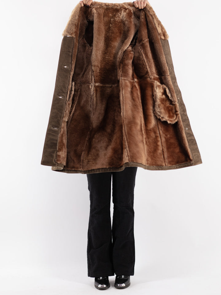 Vintage 70's Women Sheepskin Coat in Beige