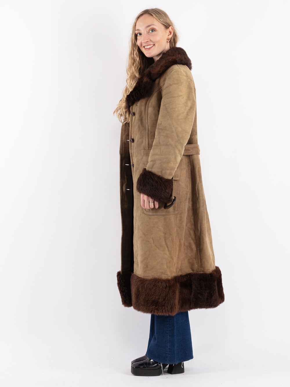 Vintage 70's Women Sheepskin Coat in Beige