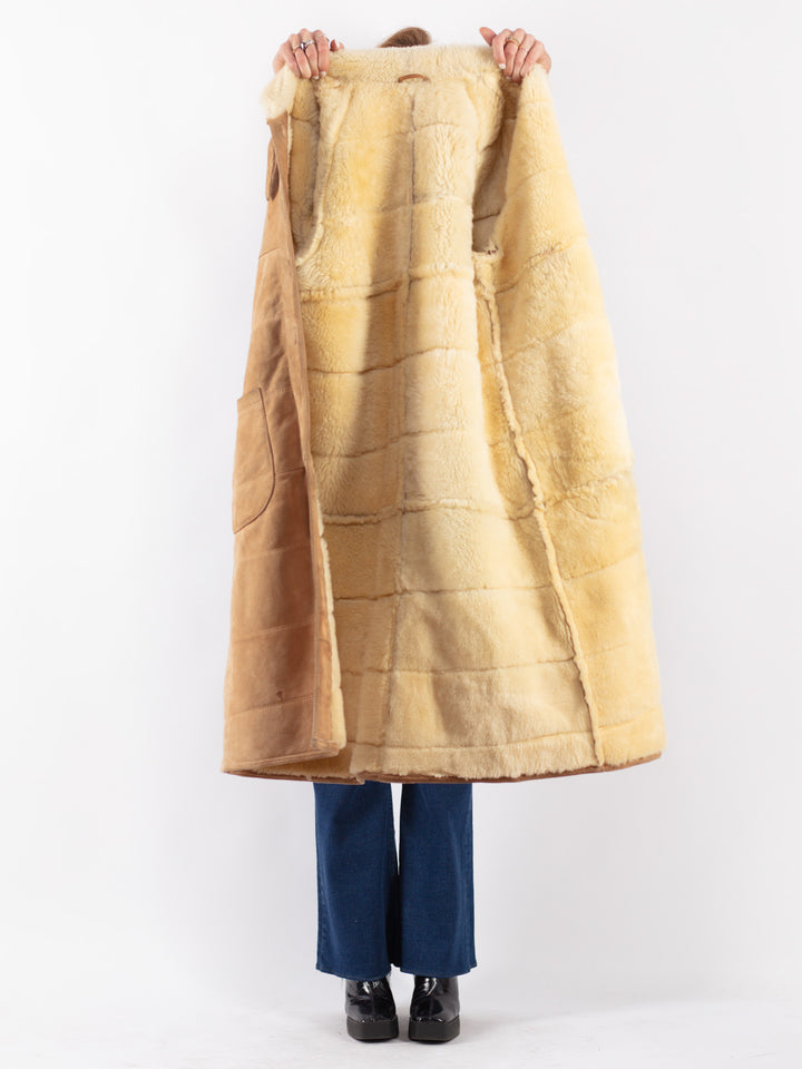 Vintage 70's Women Sheepskin Coat in Beige