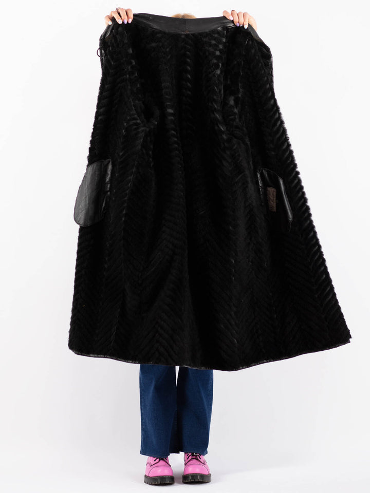 Vintage 80's Women Sheepskin Shearling in BlackV9539
