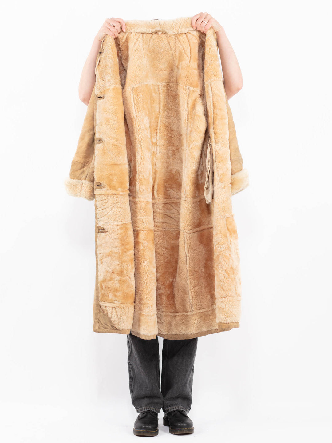 Vintage 80's Women Sheepskin Coat in BeigeA0599