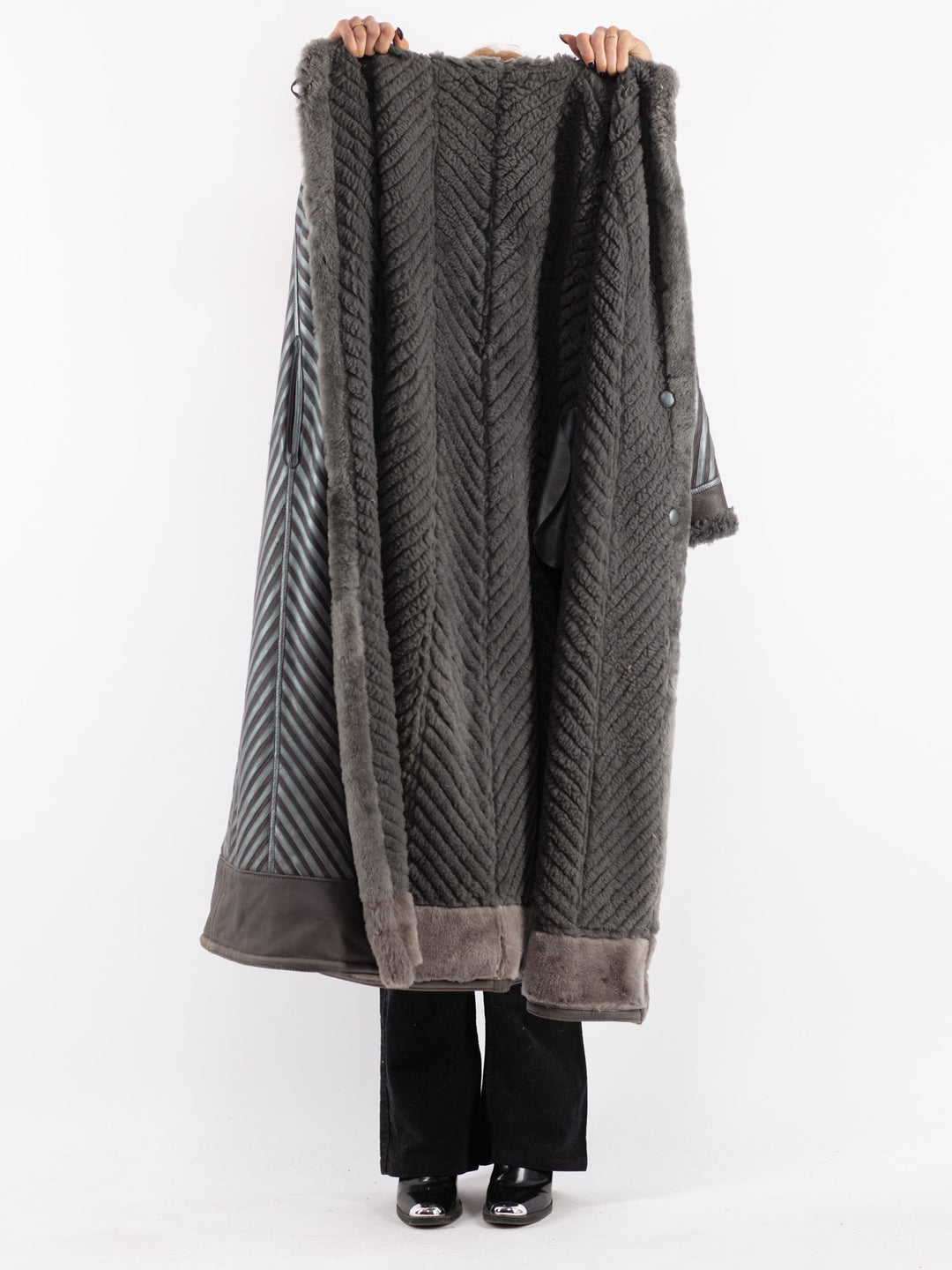 Vintage 80's Women Sheepskin Coat in Gray