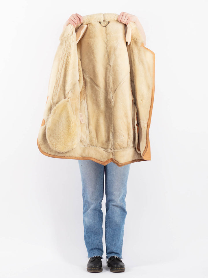 Vintage 80's Women Sheepskin Shearling Coat in BeigeV9478