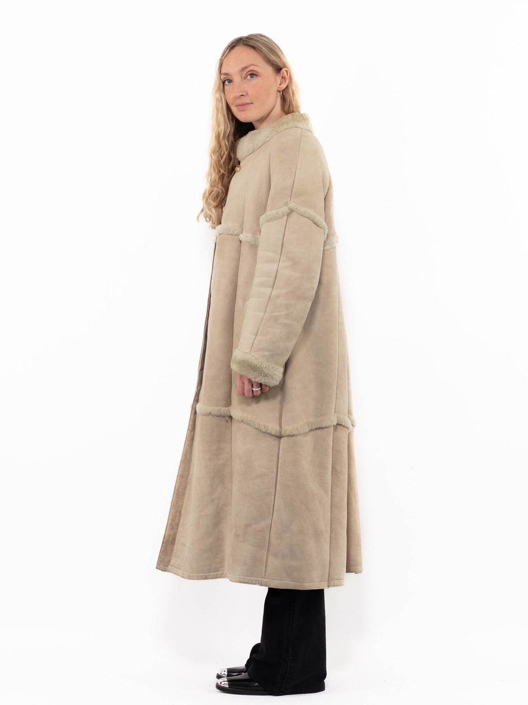 Vintage 80's Women Sheepskin Coat in BeigeA0916