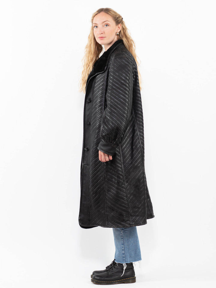Vintage 90's Women Sheepskin Coat in BlackA0300