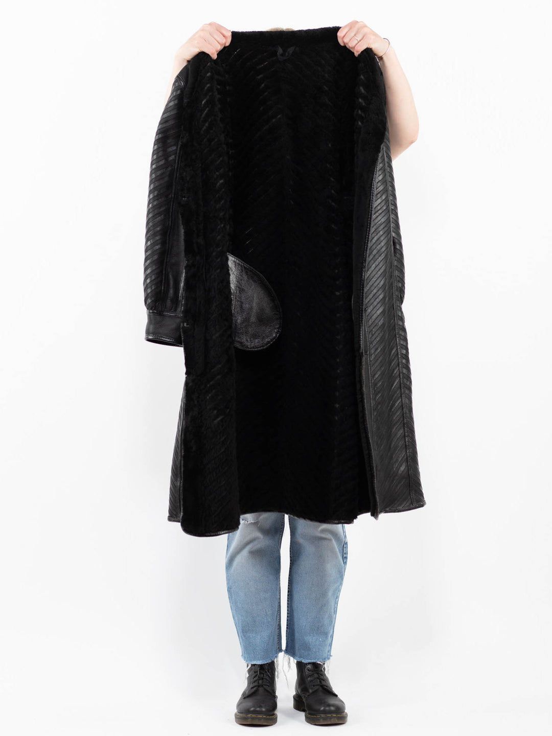 Vintage 90's Women Sheepskin Coat in BlackA0300