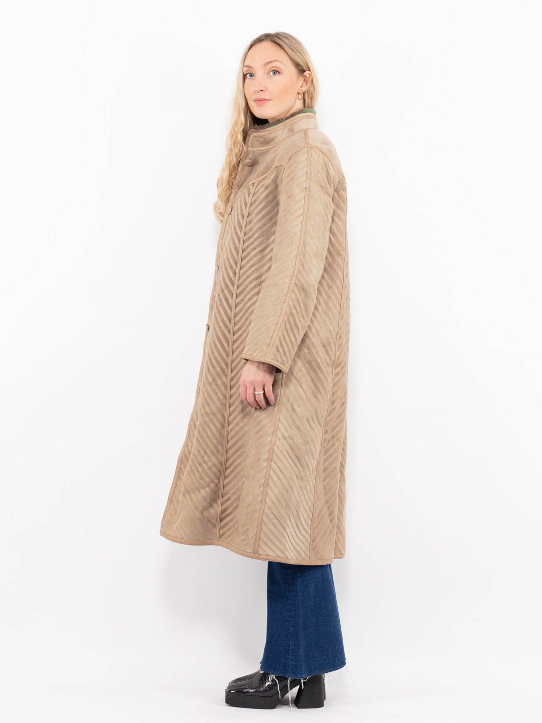 Vintage 80's Women Sheepskin Coat in BeigeA1043