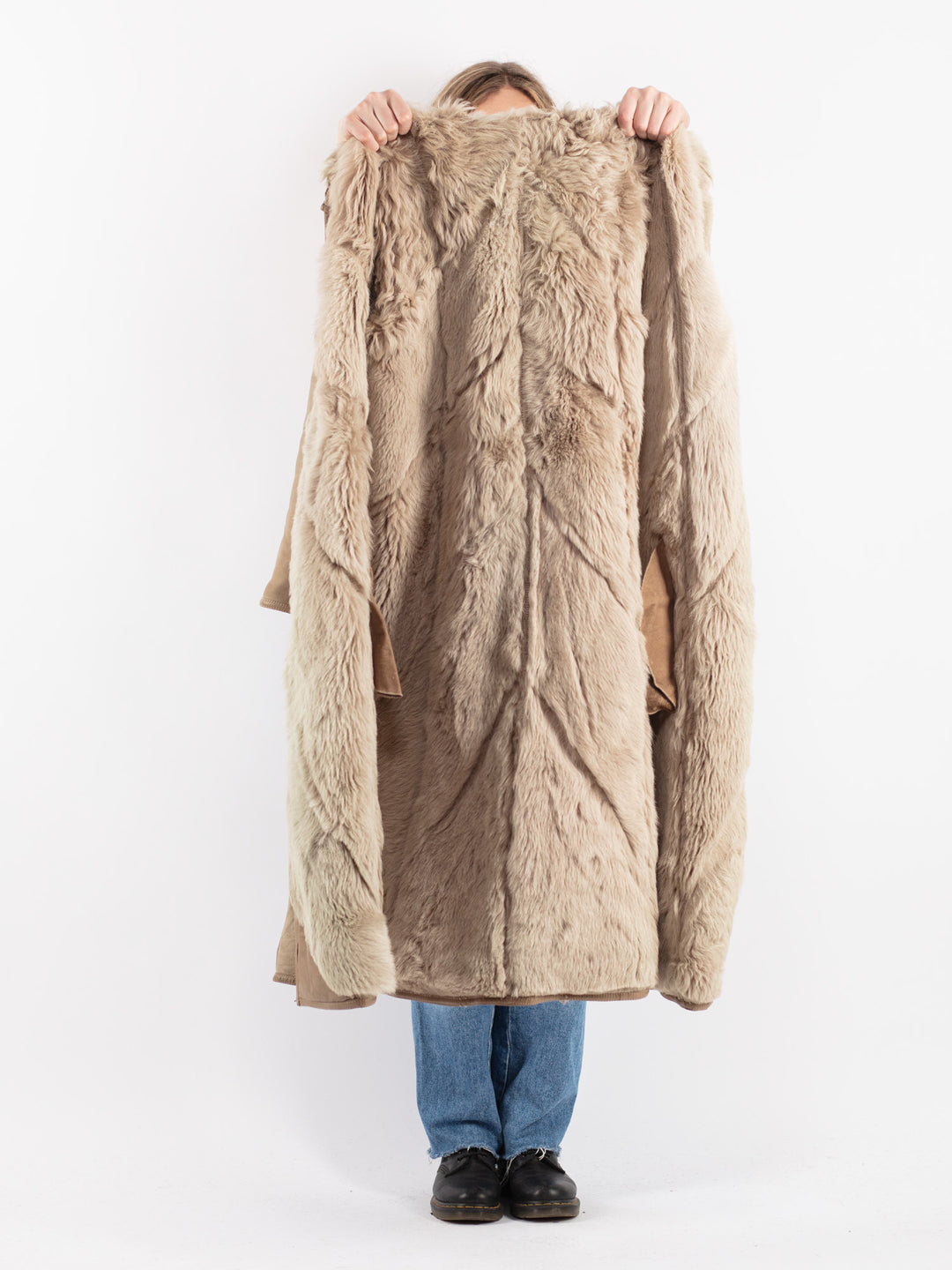 Vintage 80's Women Sheepskin Coat in BeigeV9080